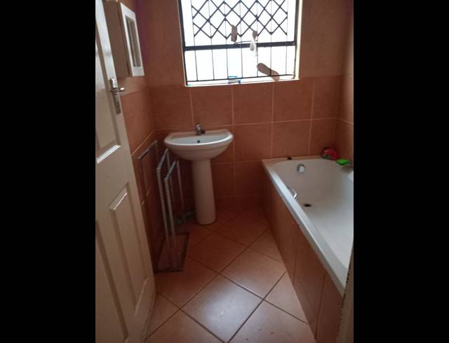 3 BEDROOM HOUSE FOR SALE IN THE ORCHARDS